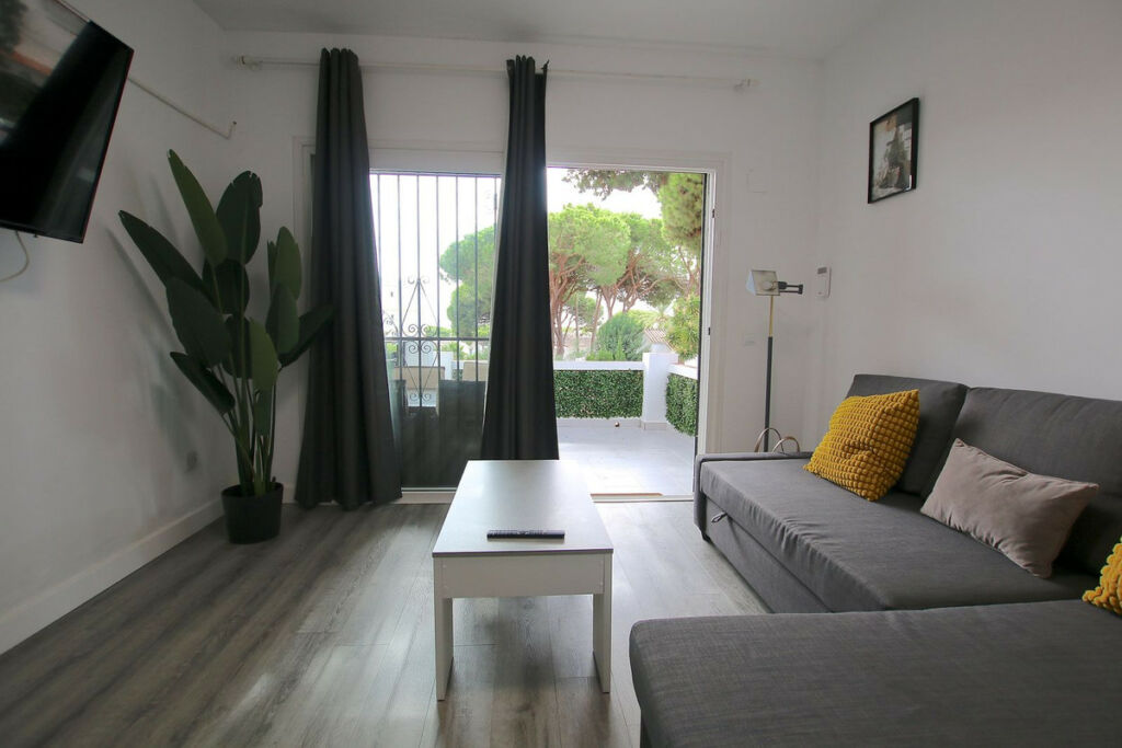 Ground Floor Studio Calahonda Málaga - image 2