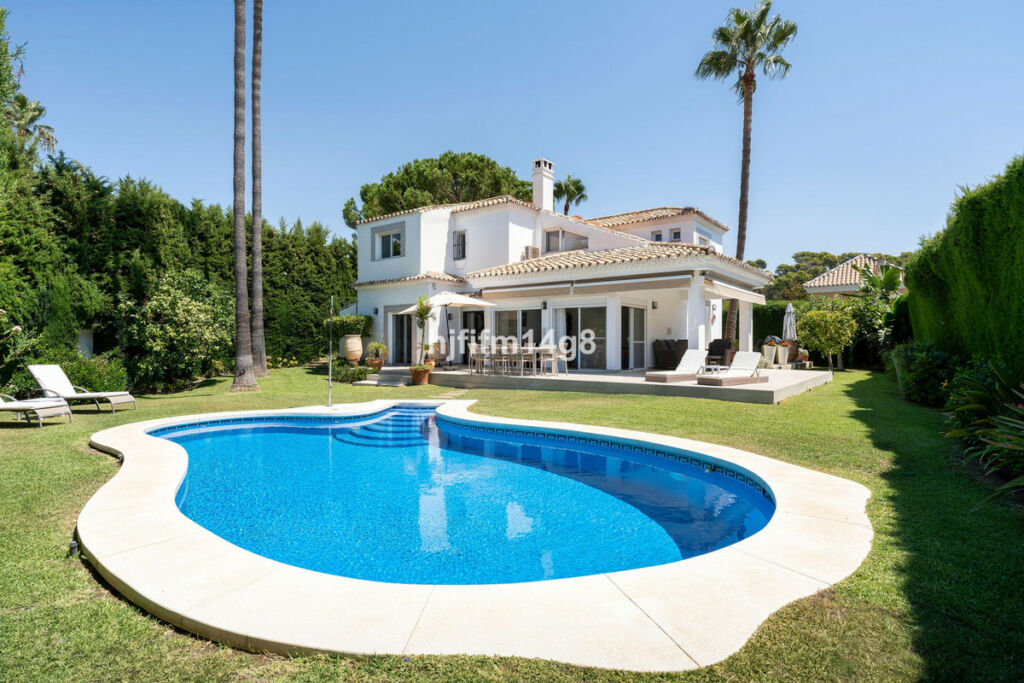 Detached Villa Nueva Andalucía Málaga
