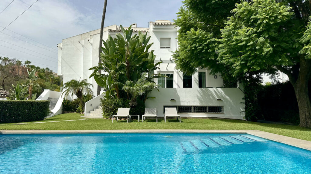Townhouse Nueva Andalucía Málaga