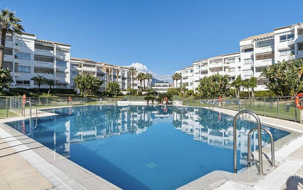 Middle Floor Apartment Puerto Banús Málaga