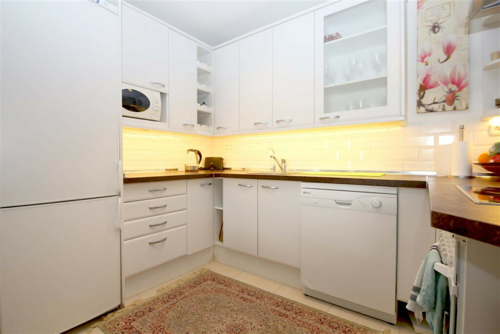 Middle Floor Apartment Marbella Málaga - image 10