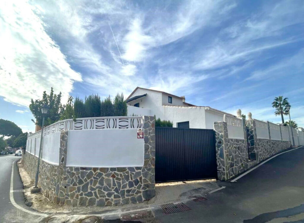 Semi-Detached House Calahonda Málaga - image 10