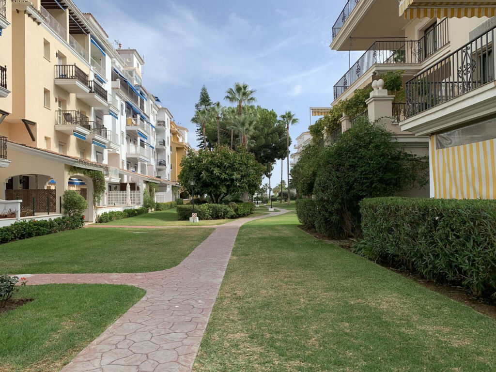 Ground Floor Apartment Puerto Banús Málaga - image 16