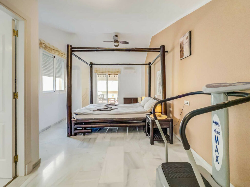 Penthouse Fuengirola Málaga - image 10