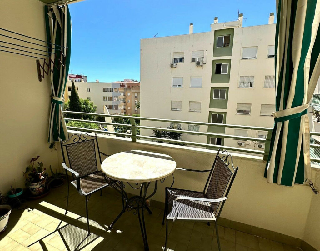 Middle Floor Apartment Benalmadena Málaga - image 13