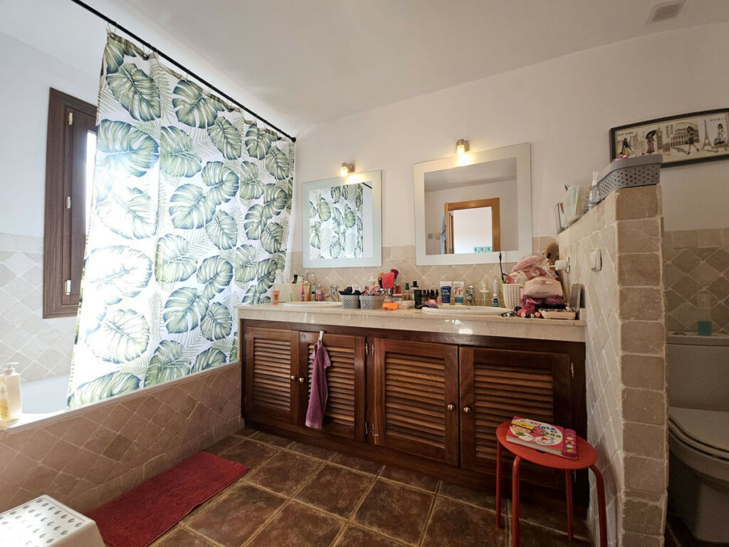 Townhouse El Paraiso Málaga - image 10