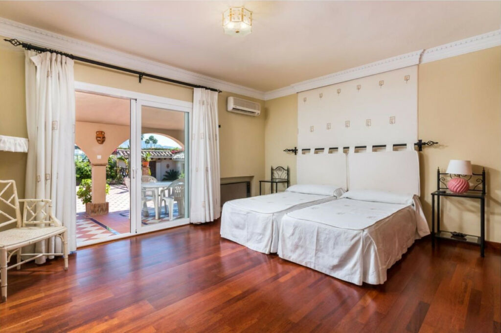 Detached Villa Guadalmina Alta Málaga - image 10