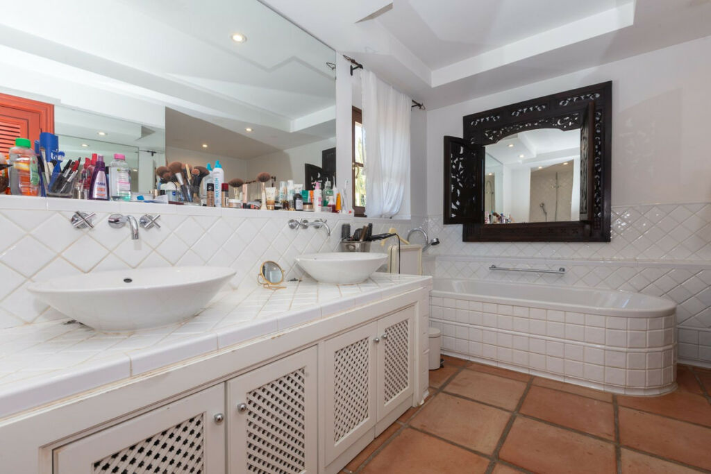 Detached Villa Elviria Málaga - image 10