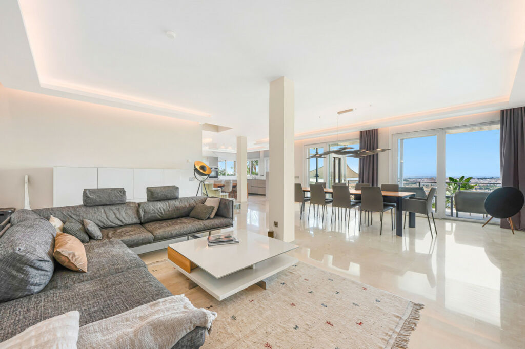 Detached Villa Nueva Andalucía Málaga - image 10