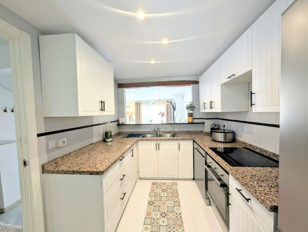 Townhouse Atalaya Málaga - image 10
