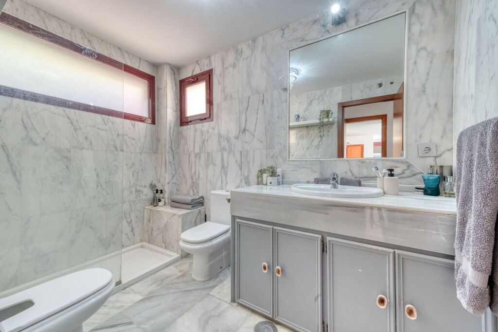Detached Villa Benahavís Málaga - image 11