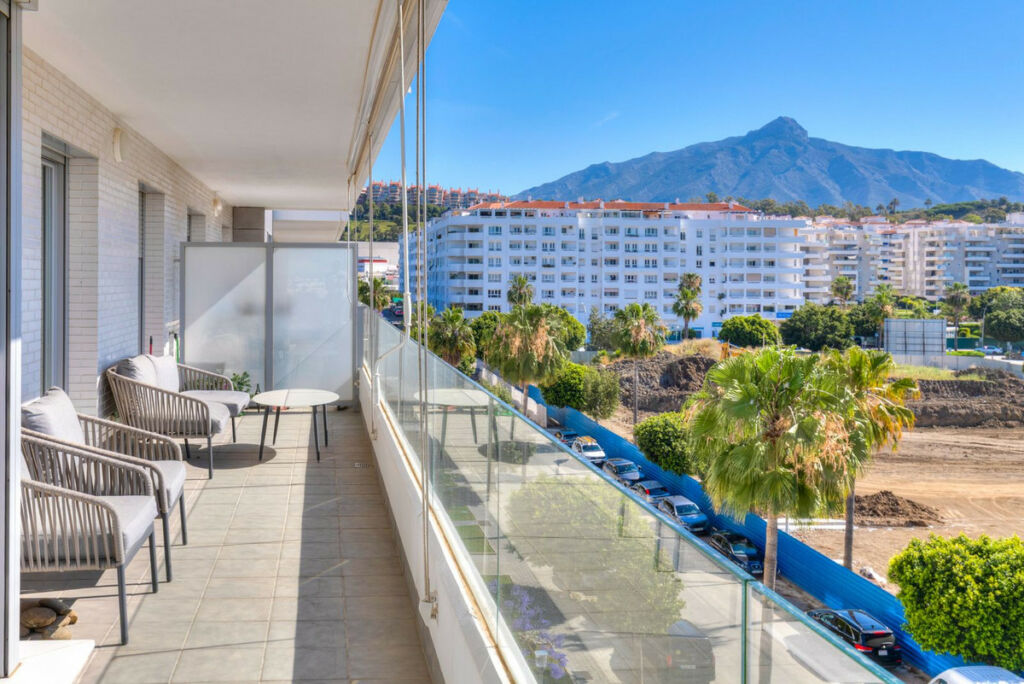 Middle Floor Apartment Nueva Andalucía Málaga - image 10