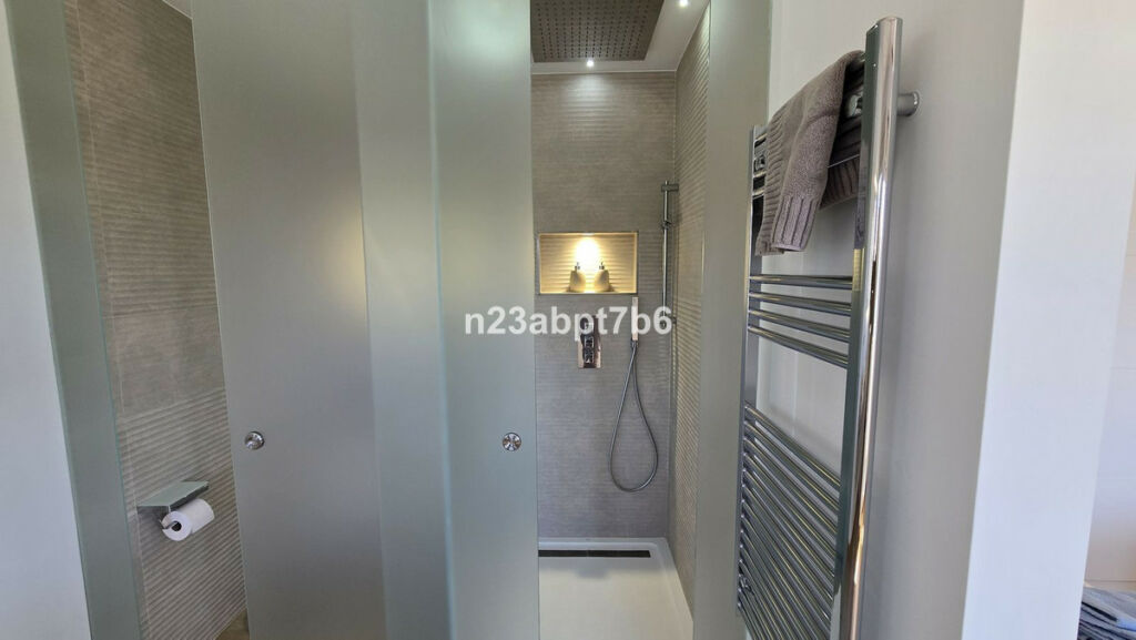 Townhouse Istán Málaga - image 9