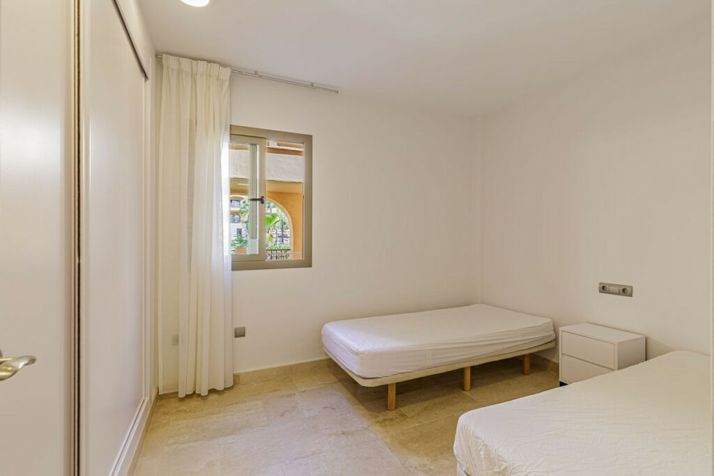 Ground Floor Apartment Benahavís Málaga - image 10