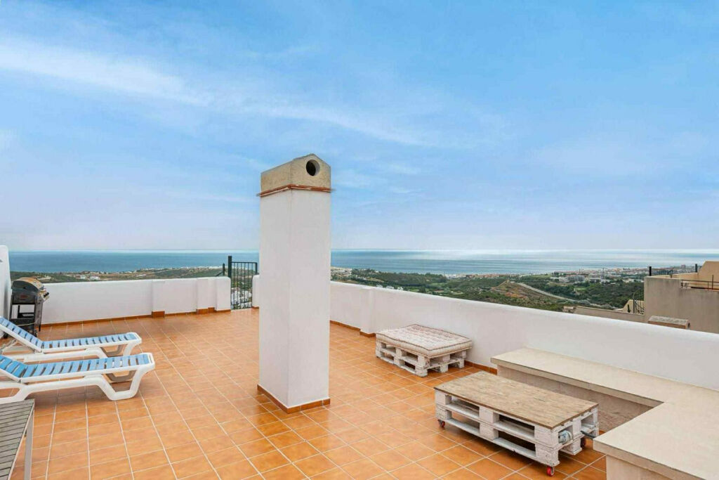 Top Floor Apartment Casares Málaga - image 10