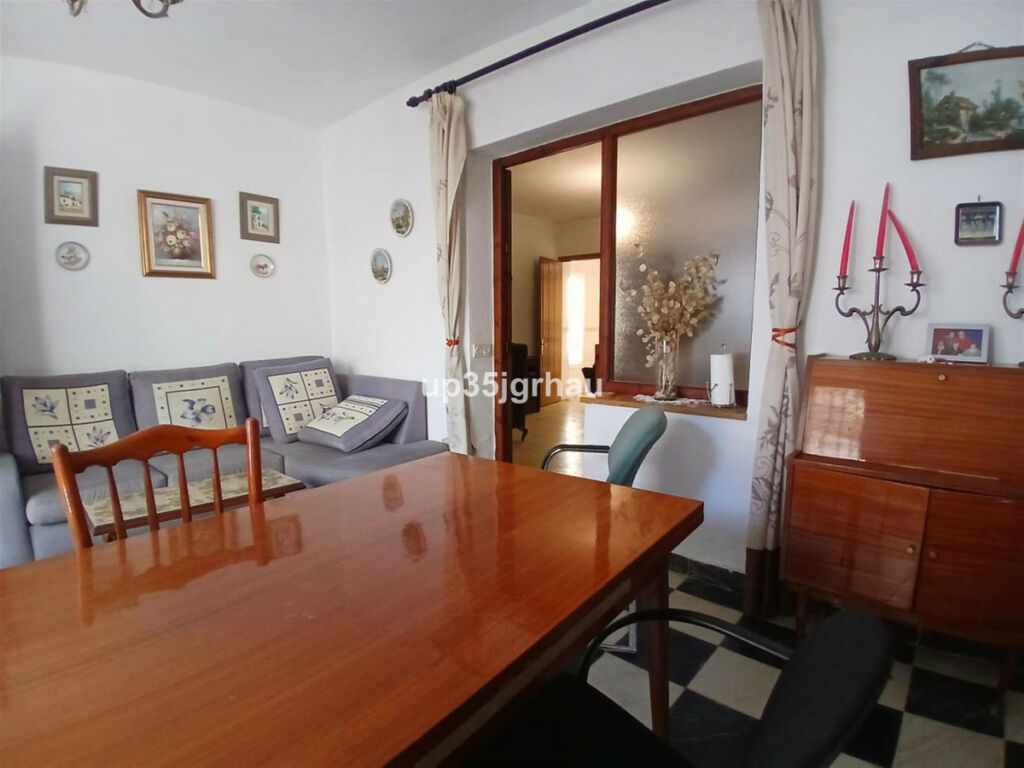 Detached Villa Estepona Málaga - image 10