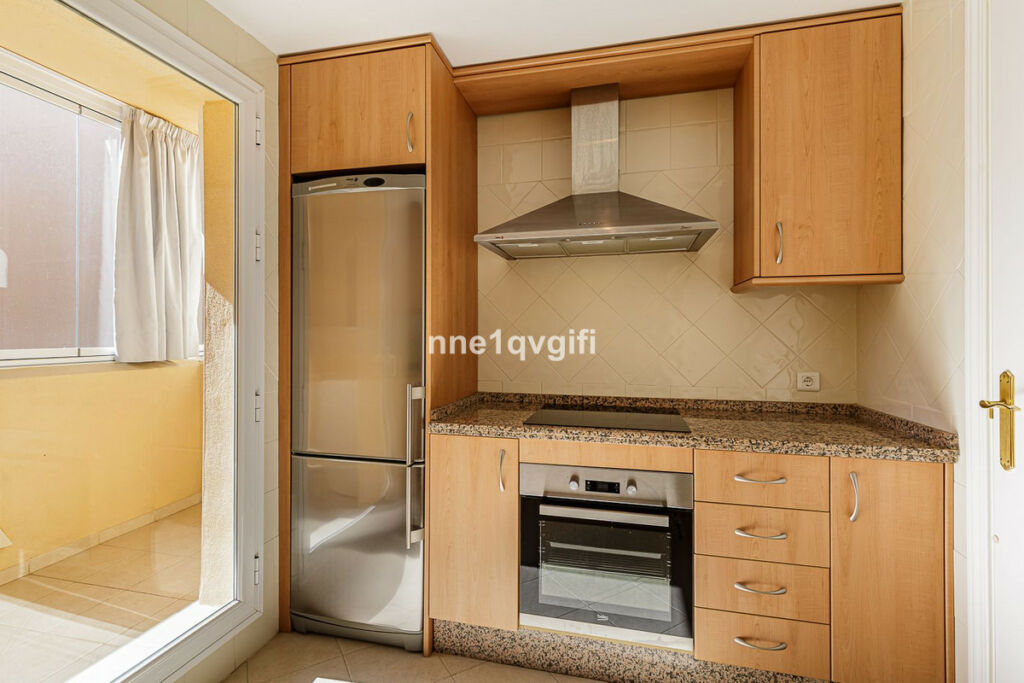 Middle Floor Apartment Elviria Málaga - image 10