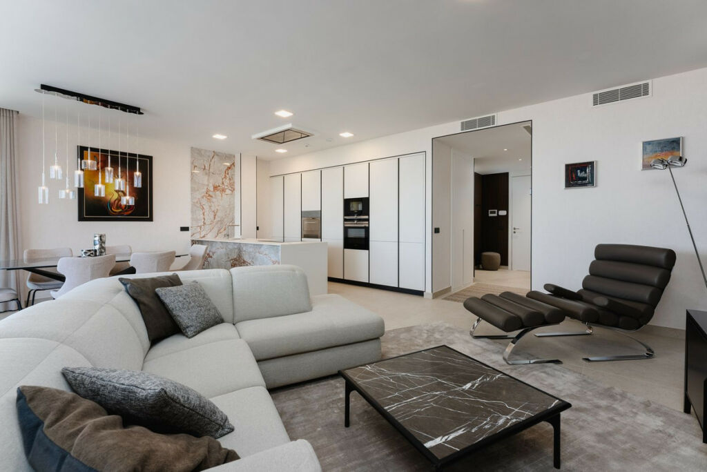 Middle Floor Apartment Cabopino Málaga - image 10