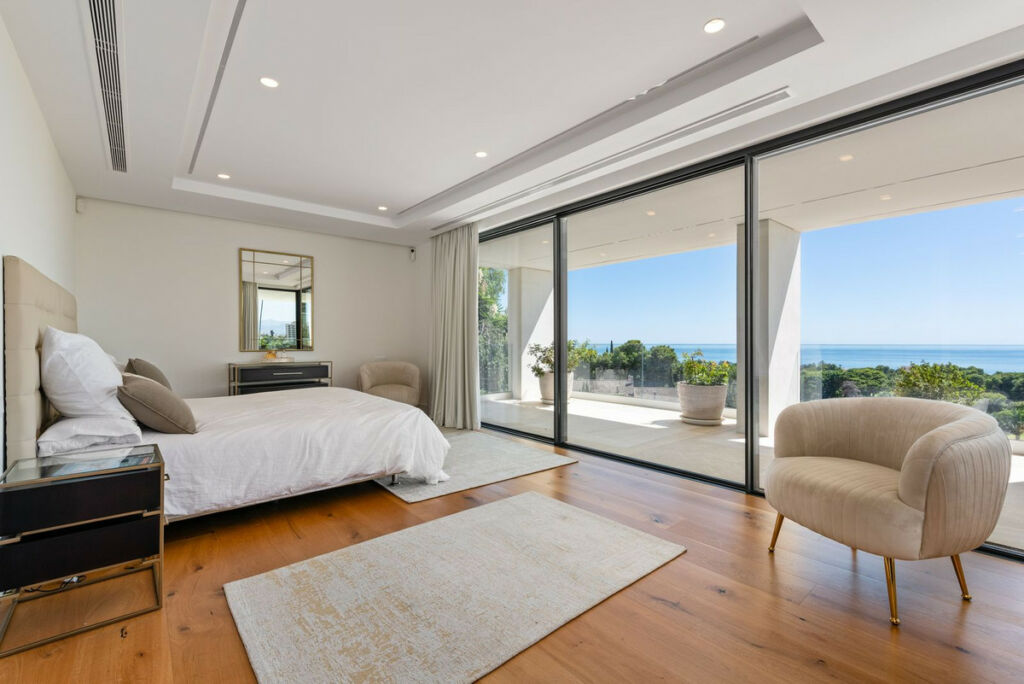 Detached Villa Río Real Málaga - image 10