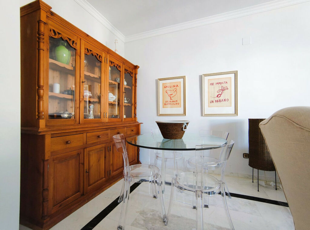 Middle Floor Apartment The Golden Mile Málaga - image 10