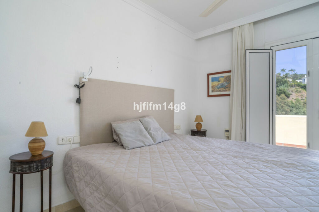 Middle Floor Apartment Benahavís Málaga - image 10