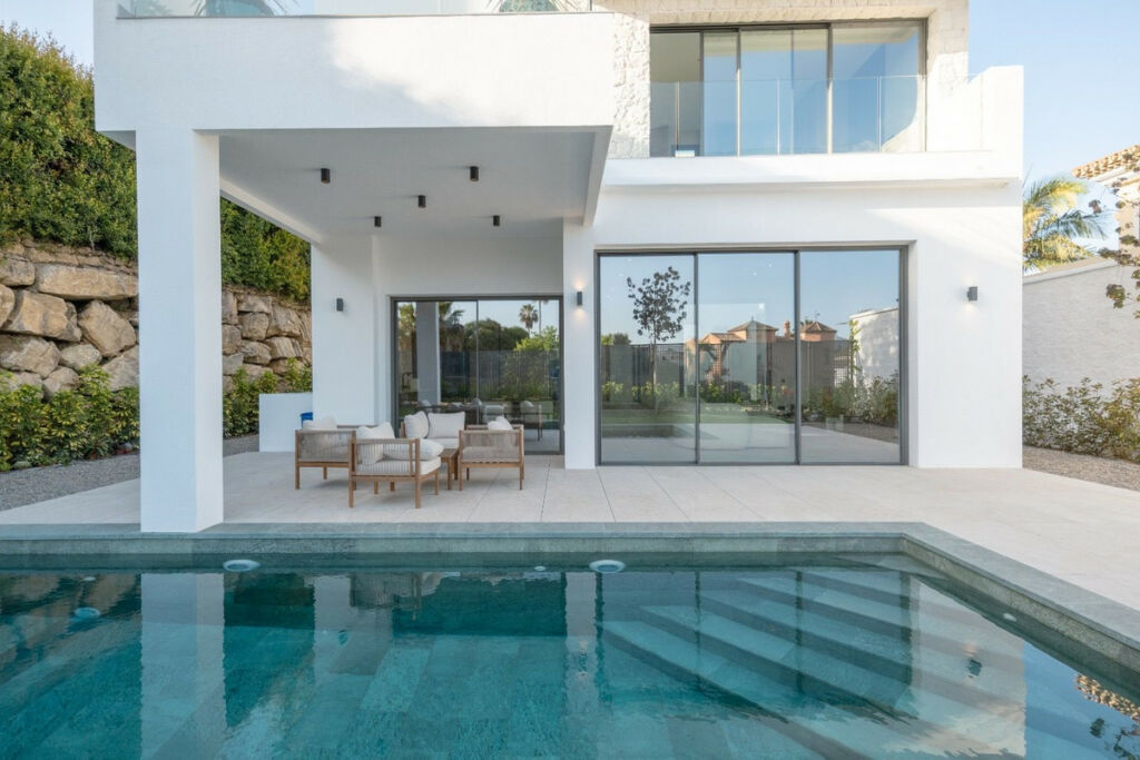 Detached Villa Estepona Málaga - image 10