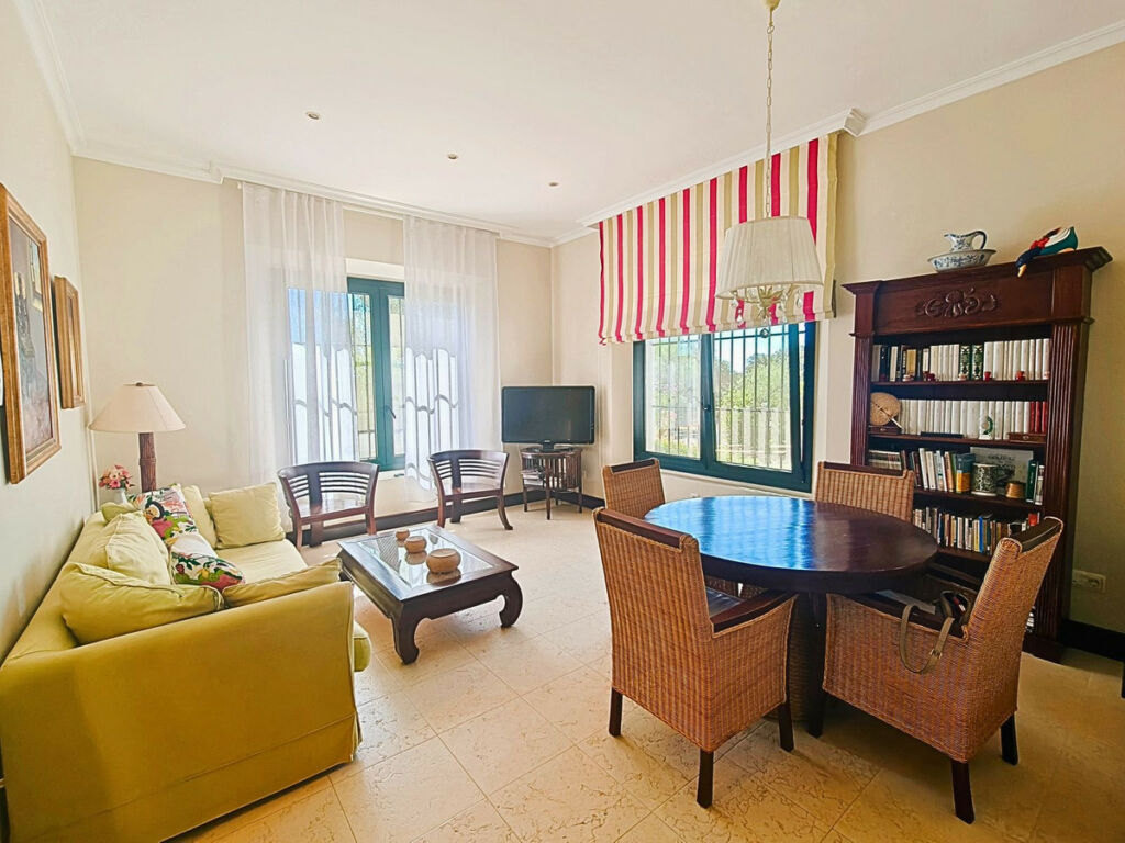 Detached Villa San Roque Club Cádiz - image 10