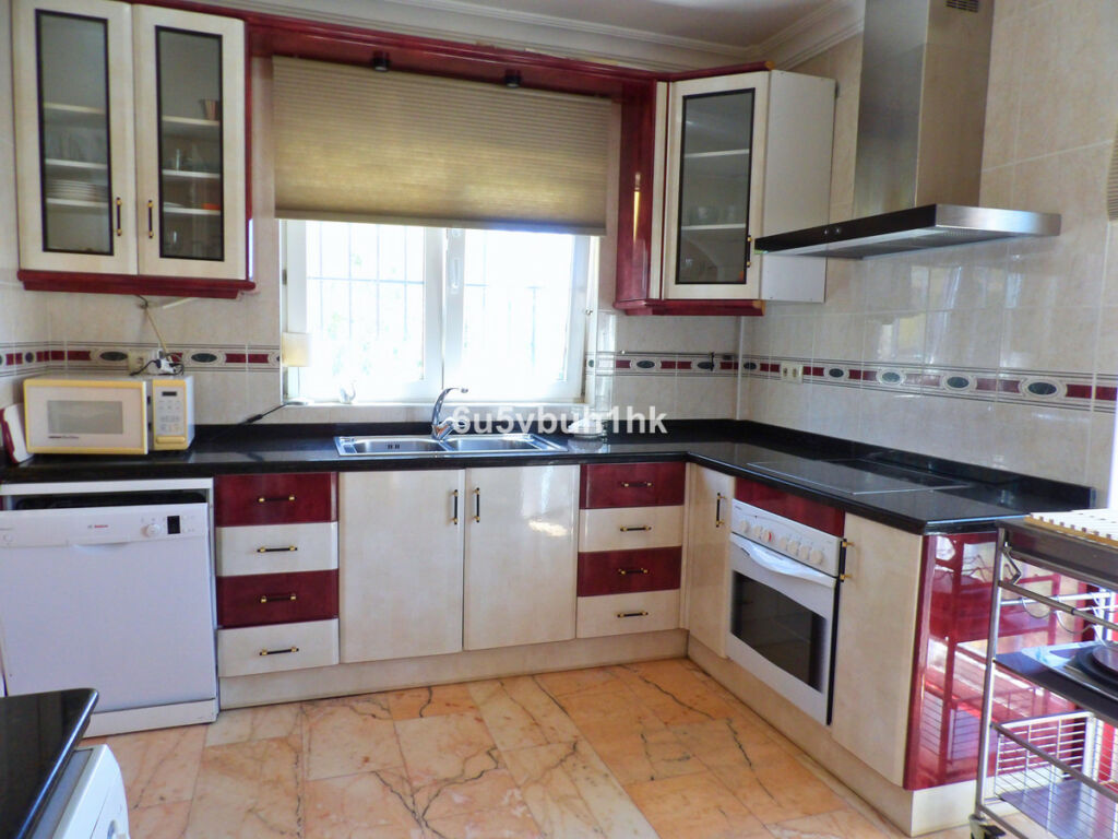 Detached Villa Fuengirola Málaga - image 10