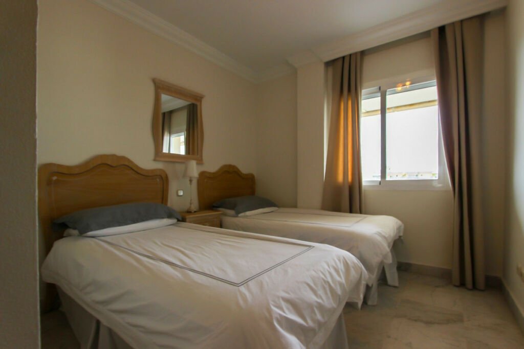 Middle Floor Apartment Puerto Banús Málaga - image 10