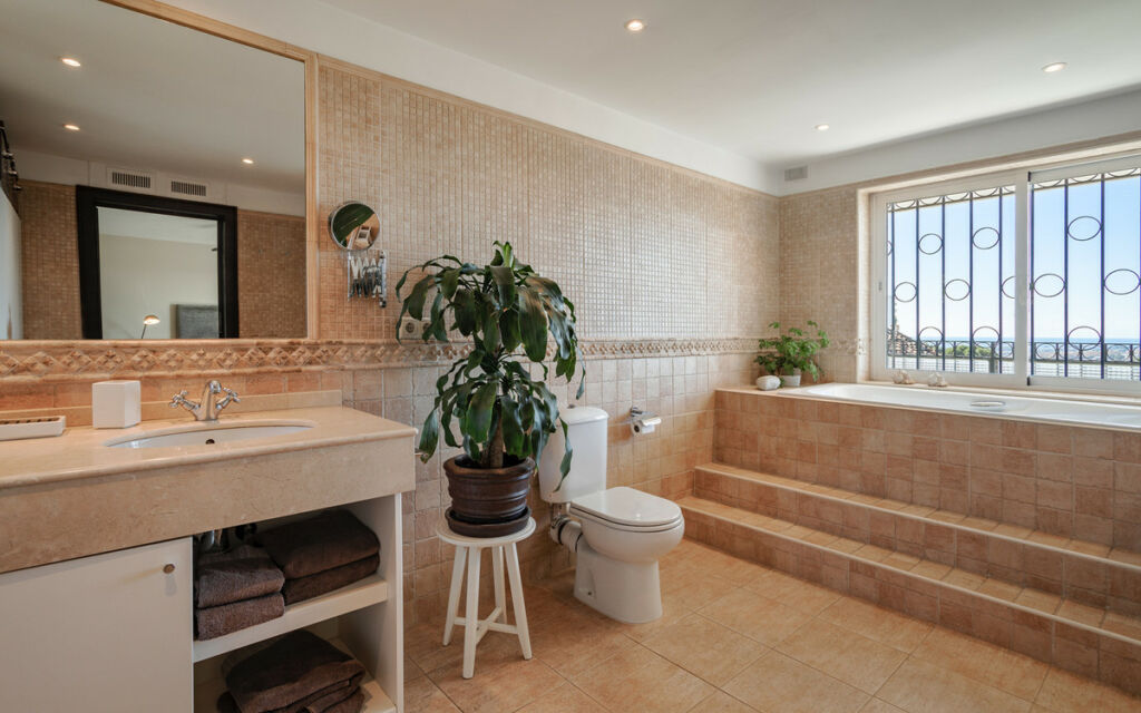Detached Villa Nueva Andalucía Málaga - image 10