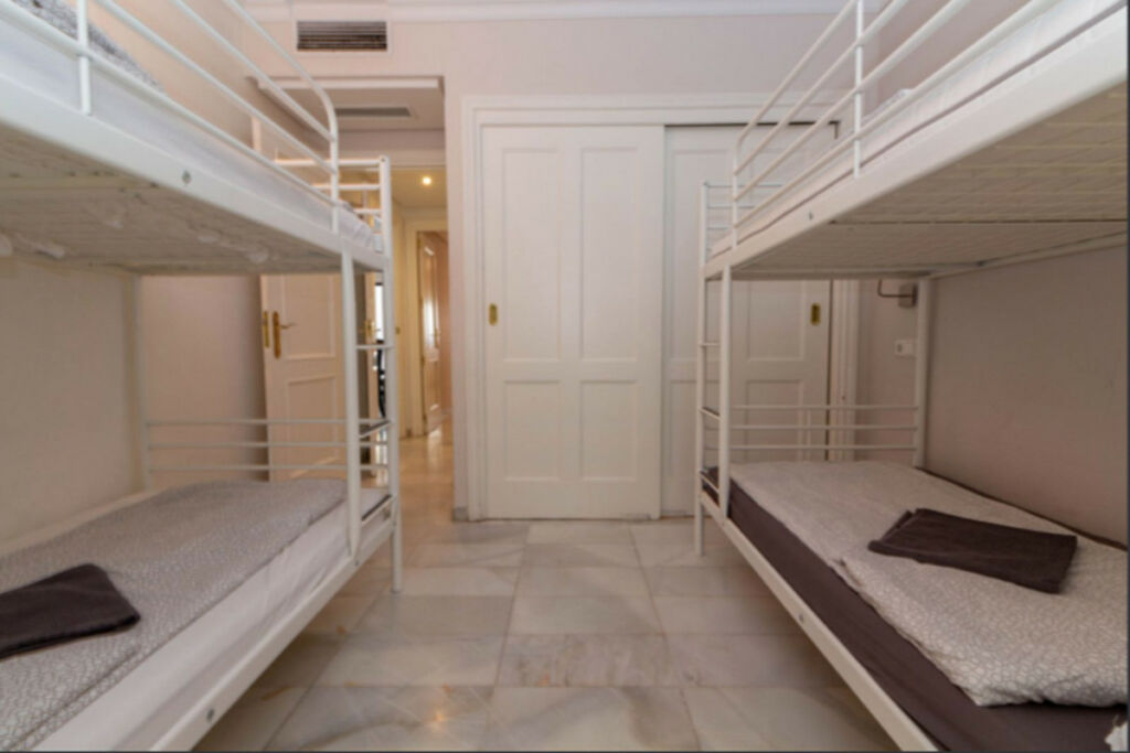 Middle Floor Apartment Puerto Banús Málaga - image 10
