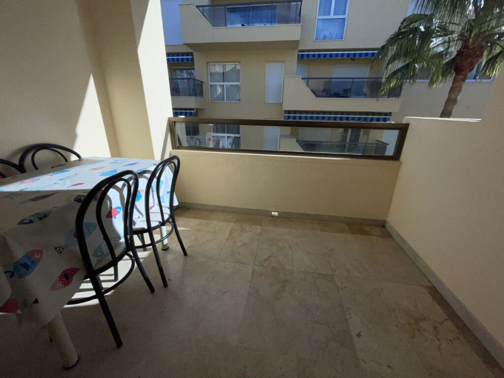 Middle Floor Apartment Estepona Málaga - image 10