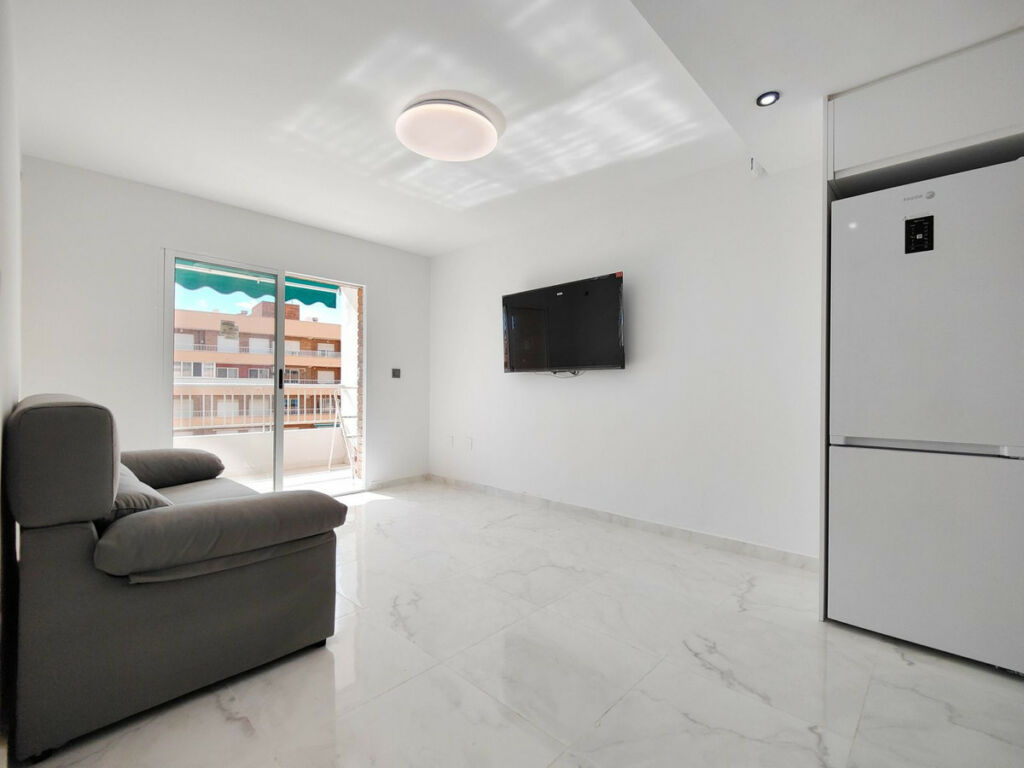 Middle Floor Apartment Punta Prima Alicante - image 10