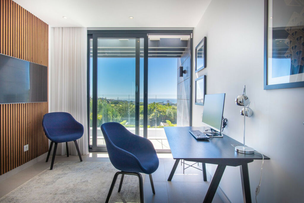 Detached Villa Estepona Málaga - image 10