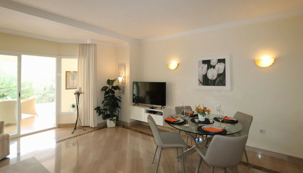 Ground Floor Apartment Elviria Málaga - image 10