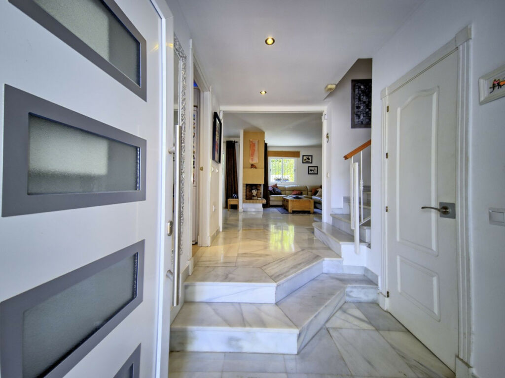 Townhouse Nueva Andalucía Málaga - image 10