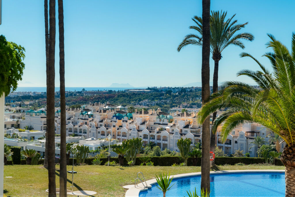 Middle Floor Apartment The Golden Mile Málaga - image 10