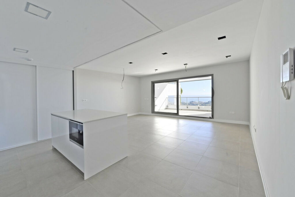 Middle Floor Apartment Benalmadena Málaga - image 7