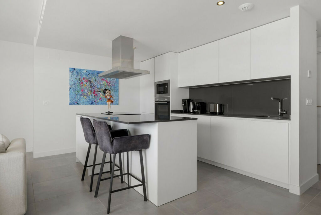 Middle Floor Apartment Selwo Málaga - image 10