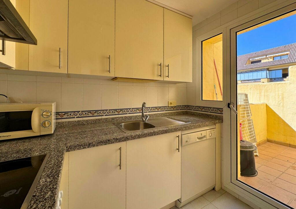 Penthouse La Duquesa Málaga - image 10
