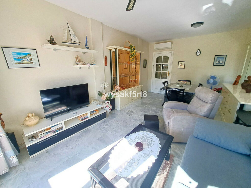 Middle Floor Apartment La Duquesa Málaga - image 10