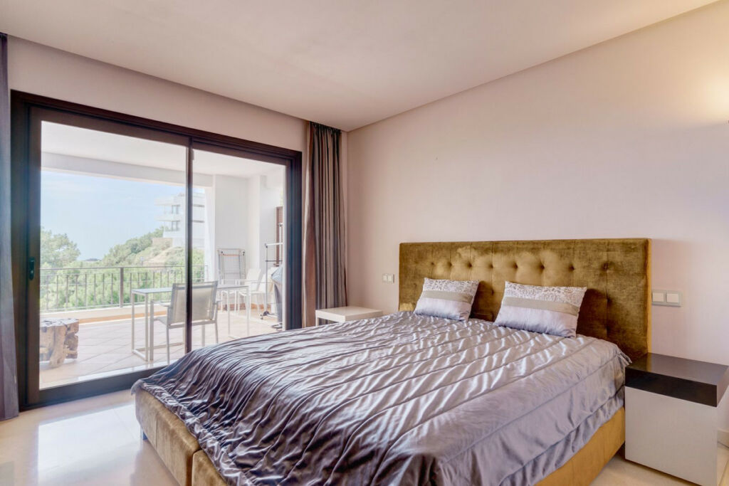 Middle Floor Apartment La Quinta Málaga - image 10