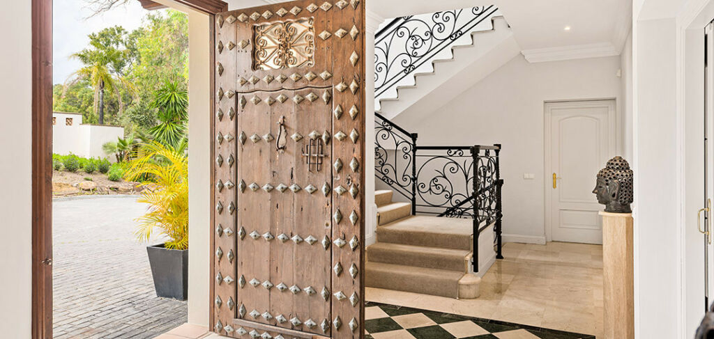 Detached Villa Nueva Andalucía Málaga - image 10