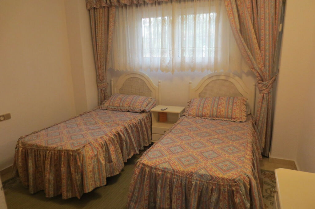 Middle Floor Apartment Fuengirola Málaga - image 10