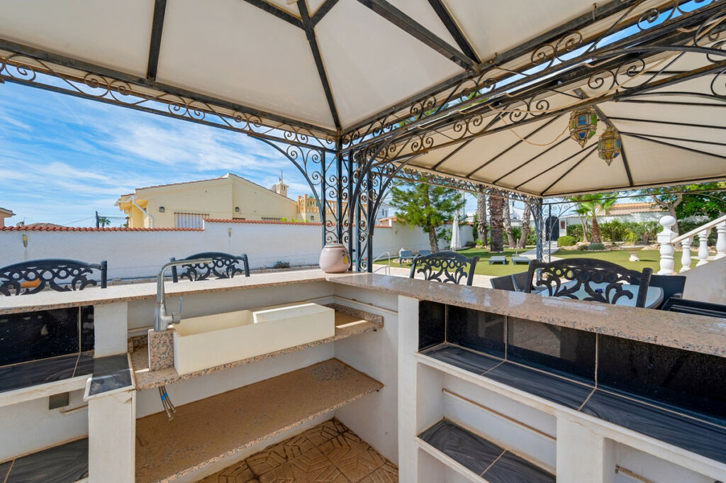 Detached Villa Ciudad Quesada Alicante - image 9