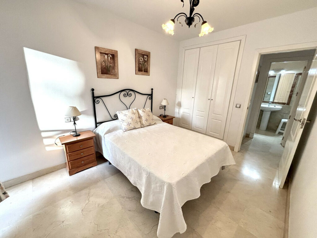 Ground Floor Apartment Estepona Málaga - image 10