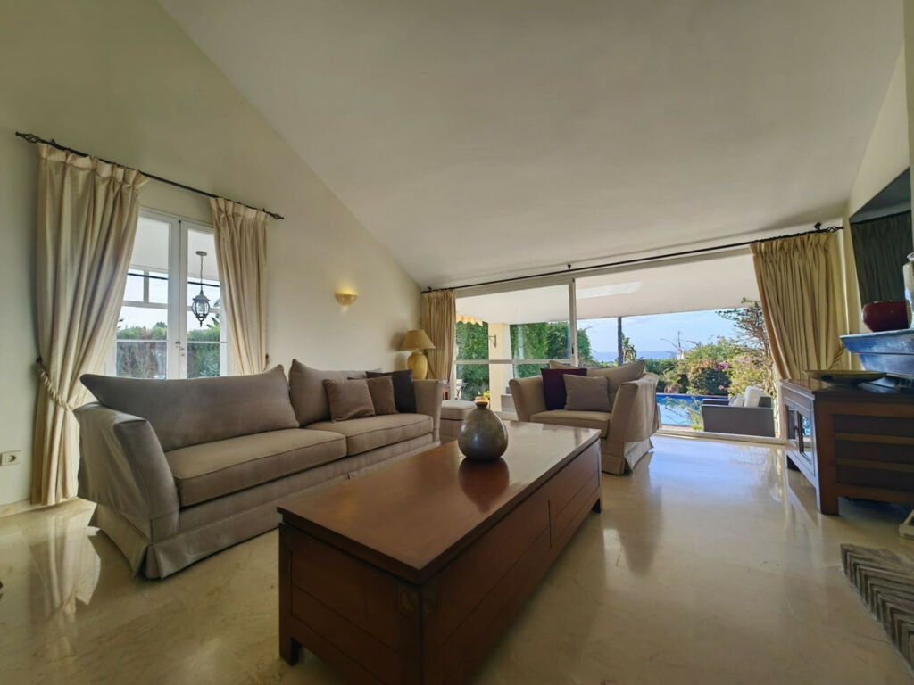 Detached Villa Estepona Málaga - image 10