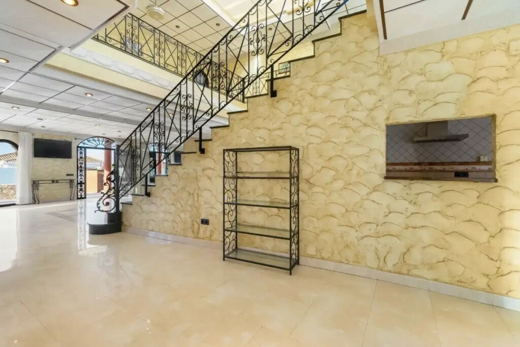 Detached Villa La Zenia Alicante - image 10
