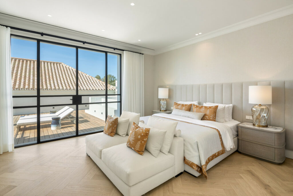 Detached Villa Nueva Andalucía Málaga - image 10