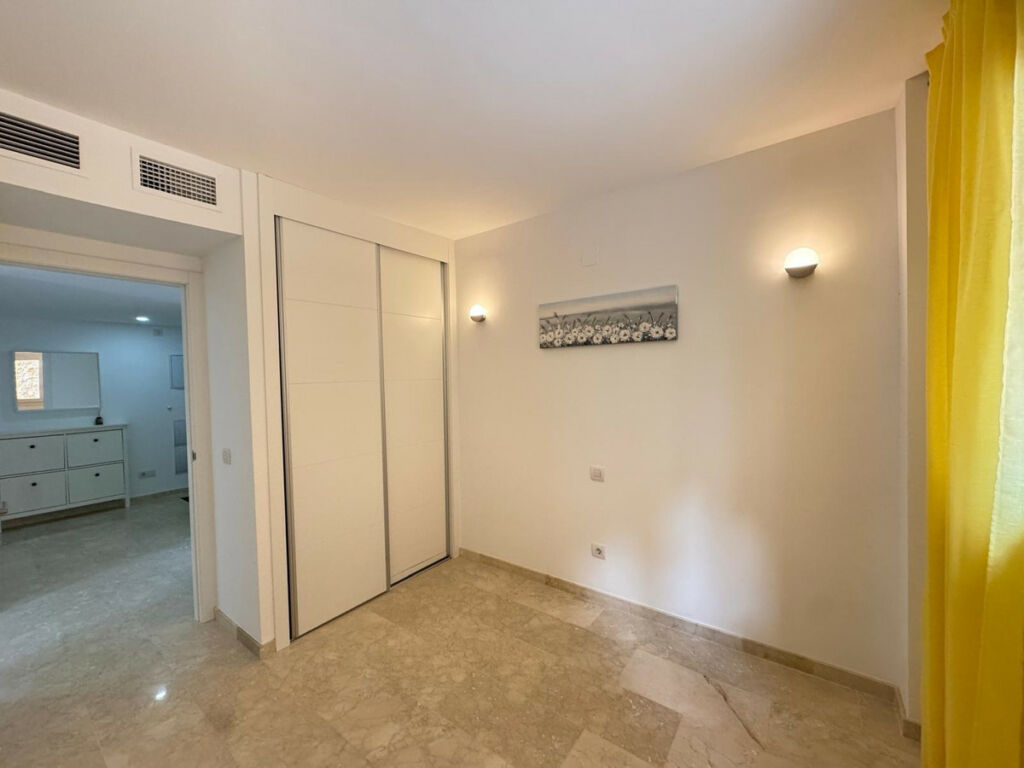 Middle Floor Apartment Torrevieja Alicante - image 10